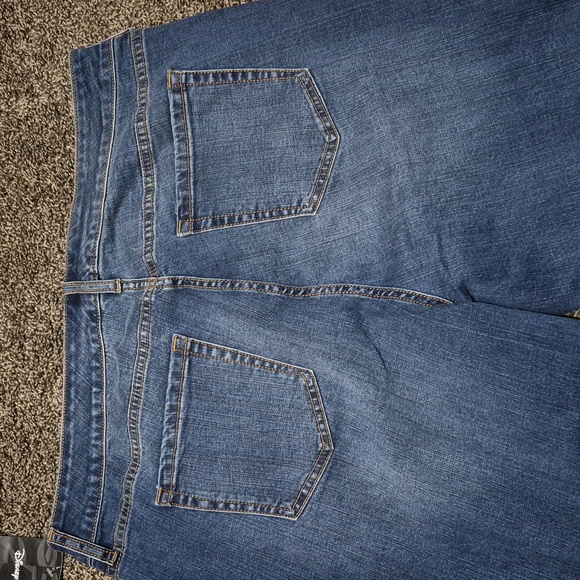 NWT Torrid Disney Mickey Mouse Crop Jeans Size 18 - Picture 6 of 6